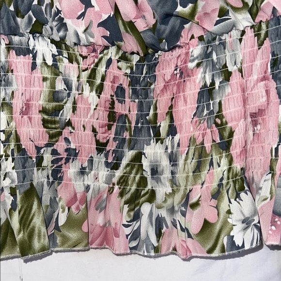 Flowery Deep V, Green and Pink Puff Sleeve Blouse SZ 4X, Plus Size - Picture 3 of 9